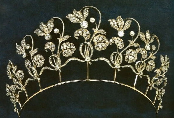 Cyclamen-Tiara-c1905-by-Faberge-for-Eleanor-Wilson-Fox-now-the-Duke-of-Westminster-1