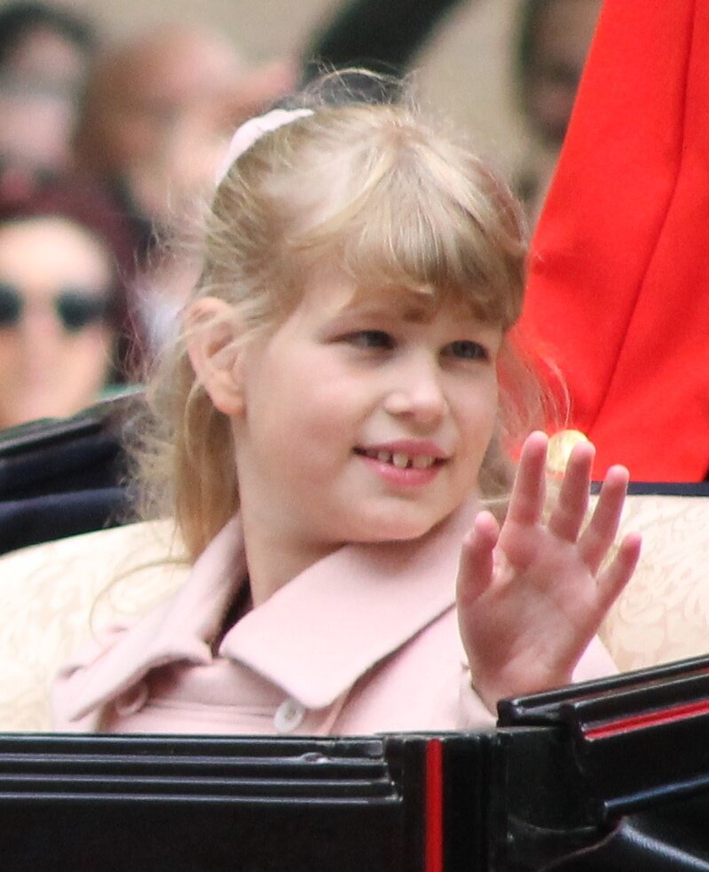  8 ноября 2023 года исполнилось 20 лет младшей внучке покойной королевы Елизаветы II леди Луизе Виндзор, дочери принца Эдварда и его жены Софи.-21