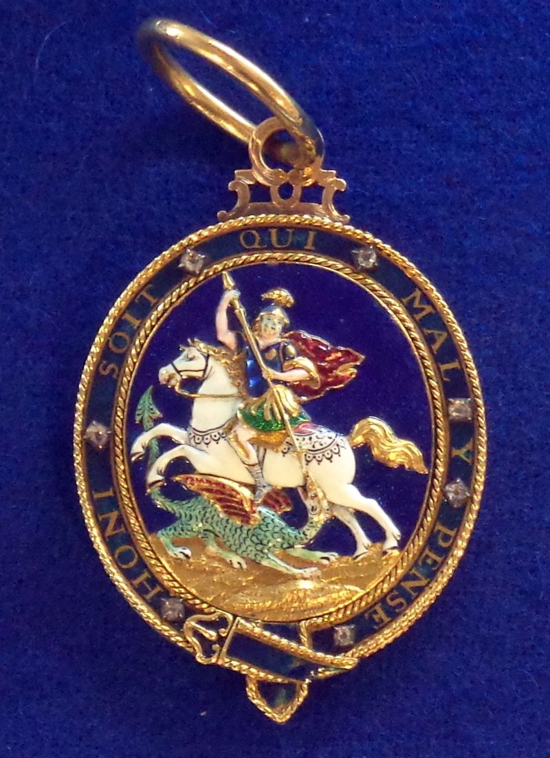 800px-Order_of_the_Garter_badge2_%28United_Kingdom%29_-_Tallinn_Museum_of_Orders.jpg