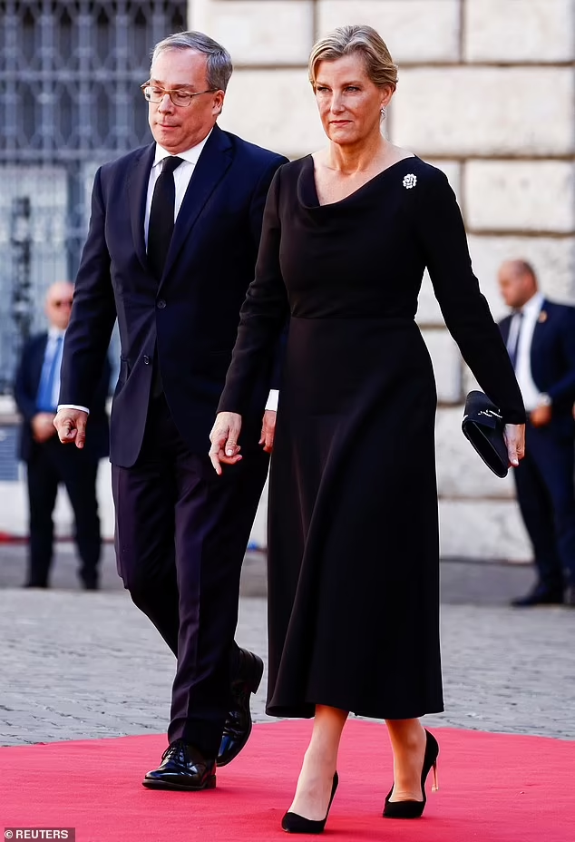 Софи, герцогиня Эдинбургская, присутствовала сегодня, 26 сентября,  на государственных похоронах бывшего президента Италии Джорджо Наполитано.-2
