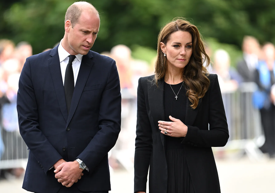 Популярность Уильяма и Кейт растет. Новые фото показывают-британцы предпочитают Уэльских новому королю.