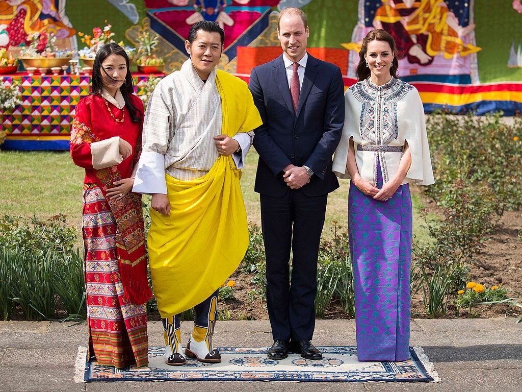 Король Бутана Джигма Кхесар Намгьял Вангчук и королева Джецун Пема, герцог и герцогиня Кембриджские - 2017 год. Источник фото: www.k-middleton.com 