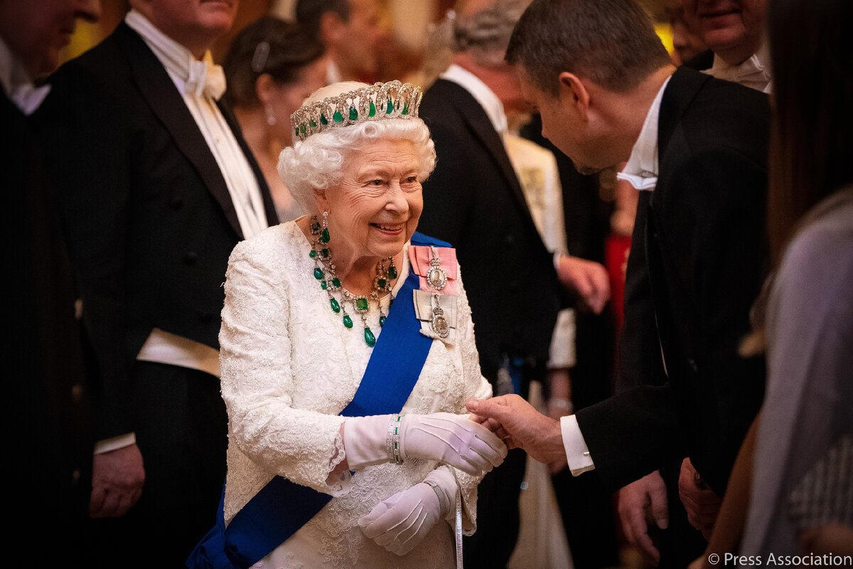 Королев прием. Королева Елизавета 2 Букингемский дворец. Елизавета 2 в Букингемском Дворце 2022. Королевская семья Елизаветы 2. Королева Елизавета 2 Букингемский дворец ,Королевская семья.