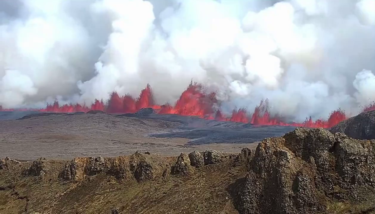 Началось самое мощное извержение в последней серии извержений на исландском полуострове Рейкьянес.