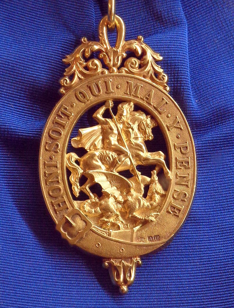 800px-Order_of_the_Garter_badge_%28United_Kingdom%29_-_Tallinn_Museum_of_Orders.jpg