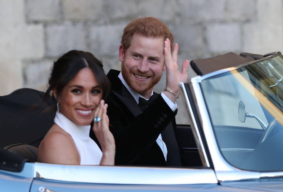 Принц Гарри и Меган с ее аквамариновым кольцом после свадьбы в 2018 году. Фото / Getty Images