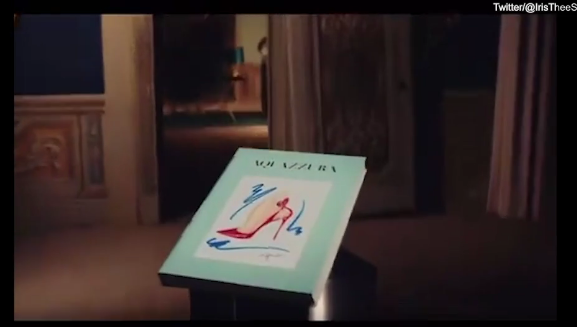Все они фигурируют в новом рекламном ролике Aquazzura. Меган Маркл считается верной поклонницей этого итальянского обувного бренда.-15