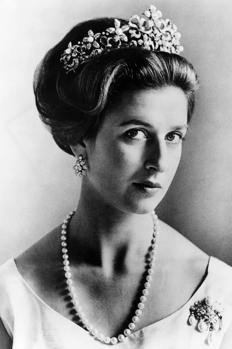  Это продолжение статьи о потомках короля Георга V и королевы Марии Текской, который составляют сейчас королевскую семью Великобритании.-31