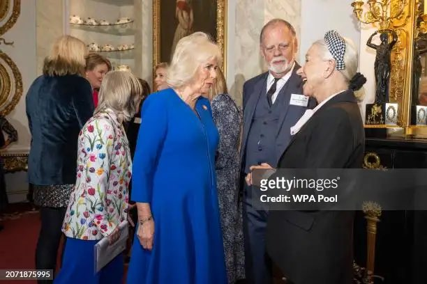 Сегодня в Букингемском дворце состоялся приём в честь фонда WOWisGlobal  - Женщины мира. Гостьей стала королева Бельгии - Матильда ( Она самая высокая из дам).-8