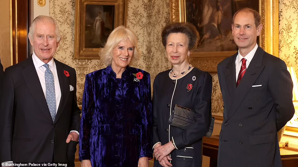 Принцесса Анна и принц Эдуард были добавлены в качестве государственных советников, которые могут заменять короля, когда он не может выполнять официальные обязанности. На снимке: король Чарльз (слева), Камилла, королева-консорт (вторая слева), принцесса Анна, королевская принцесса (вторая справа) и принц Эдуард, граф Уэссекский (справа) принимают медалистов сборной Великобритании по Олимпийским играм в Токио в Букингемском дворце 2 ноября.