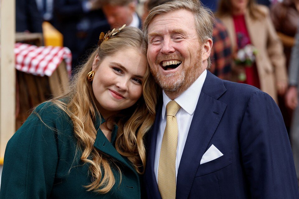    Король Нидерландов Виллем Александр с дочерью. REUTERS