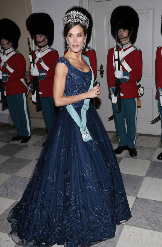 Испанский король Филипп и королева Летиция побывали на званом ужине у датской королевской семьи во дворце Кристианборг.