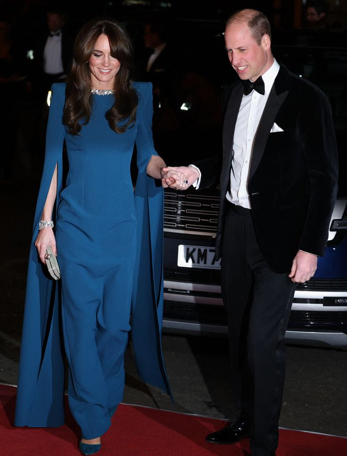 Принц и принцесса Уэльские вместе с кронпринцессой Швеции Викторией и её супругом принцем Даниэлем побывали на ежегодном Королевском шоу варьете Royal Variety Performance.-4