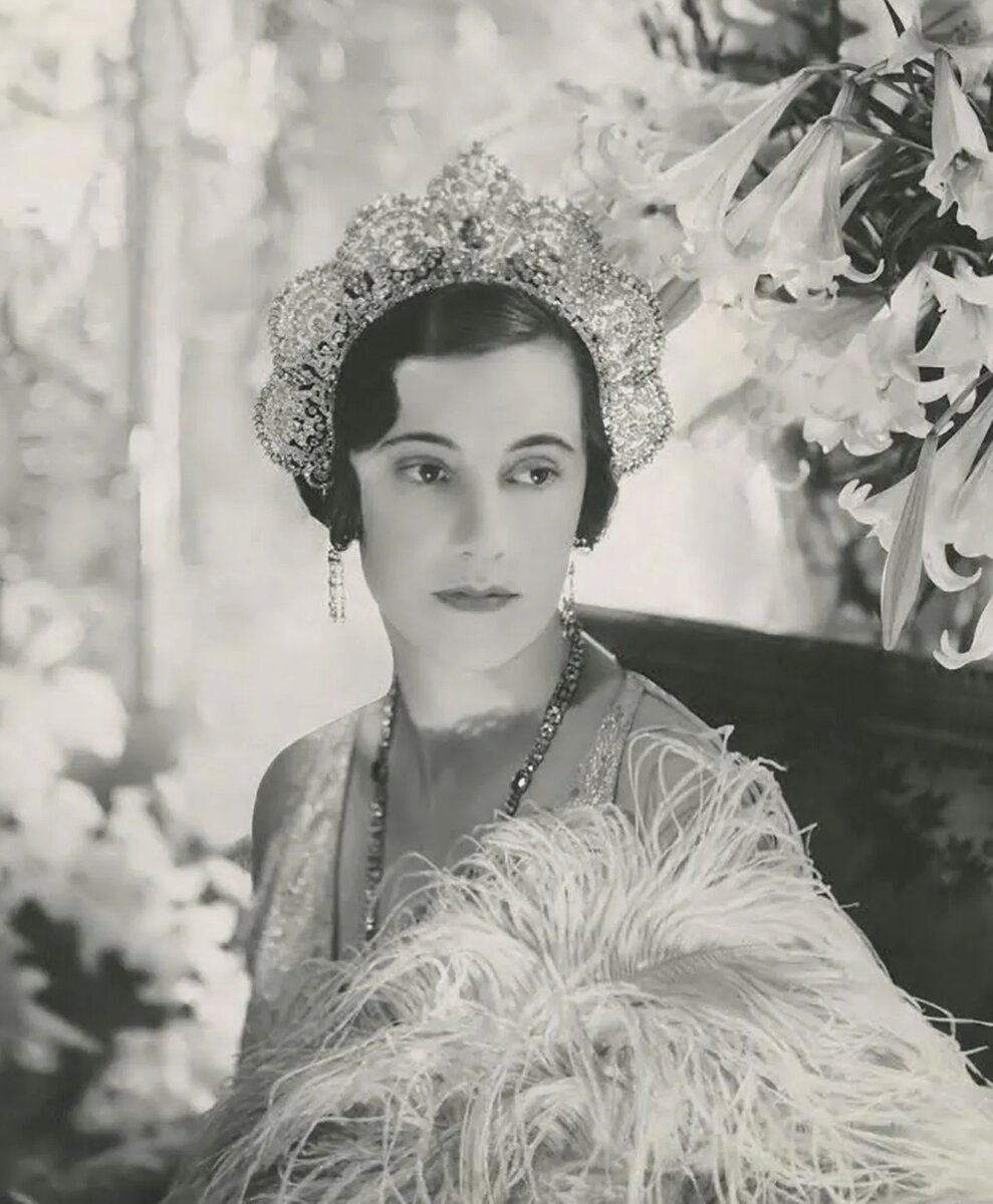 Сесил Битон. Герцогиня Лоэлия Понсонби в тиаре Вестминстерское гало. 1930-е годы