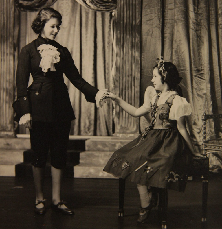 Елизавета и Маргарет в «Спящей красавице», 1941 год