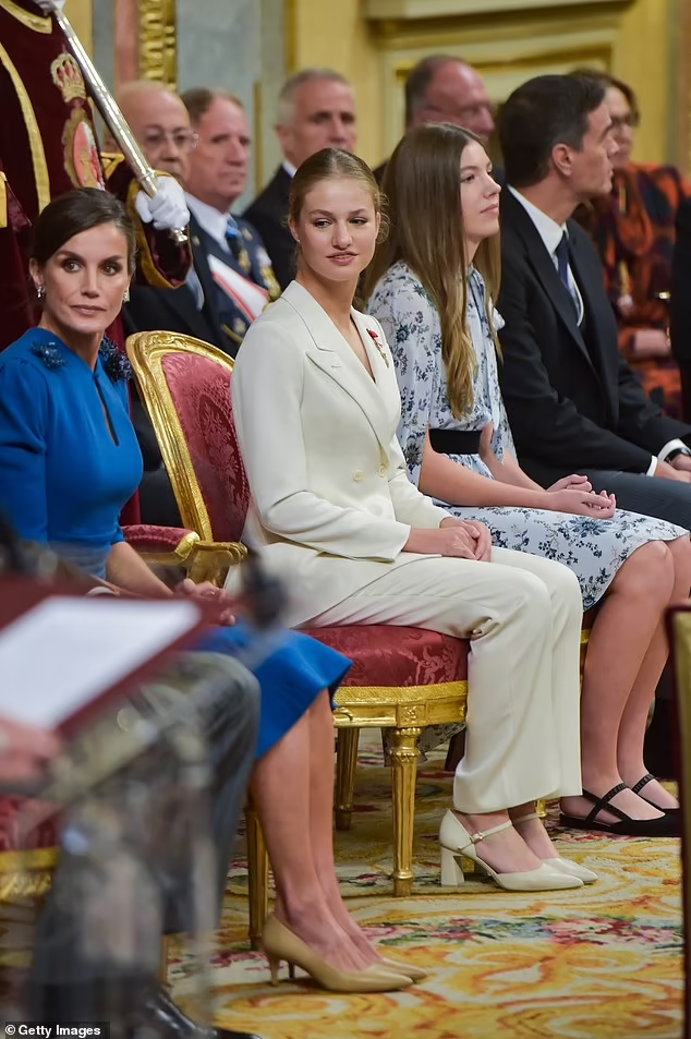 Сегодня день рождения принцессы Испании Леонор, ей исполнилось 18 лет. В этот день прошла очень важная церемония - принятие присяги на Конституции страны.-4