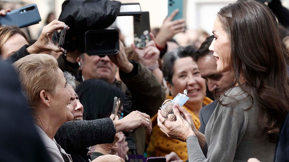 Королева Испании  Летиция возвратилась к своим королевским обязанностям, посетив 23-й ежегодный кинофестиваль Опера Прима Сьюдад-де-Тудела.  Это конкурс испанских фильмов.-9
