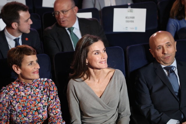 Королева Испании  Летиция возвратилась к своим королевским обязанностям, посетив 23-й ежегодный кинофестиваль Опера Прима Сьюдад-де-Тудела.  Это конкурс испанских фильмов.-11