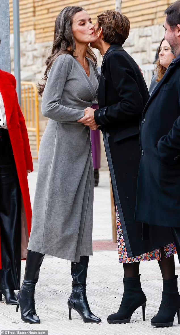 Королева Испании  Летиция возвратилась к своим королевским обязанностям, посетив 23-й ежегодный кинофестиваль Опера Прима Сьюдад-де-Тудела.  Это конкурс испанских фильмов.-2