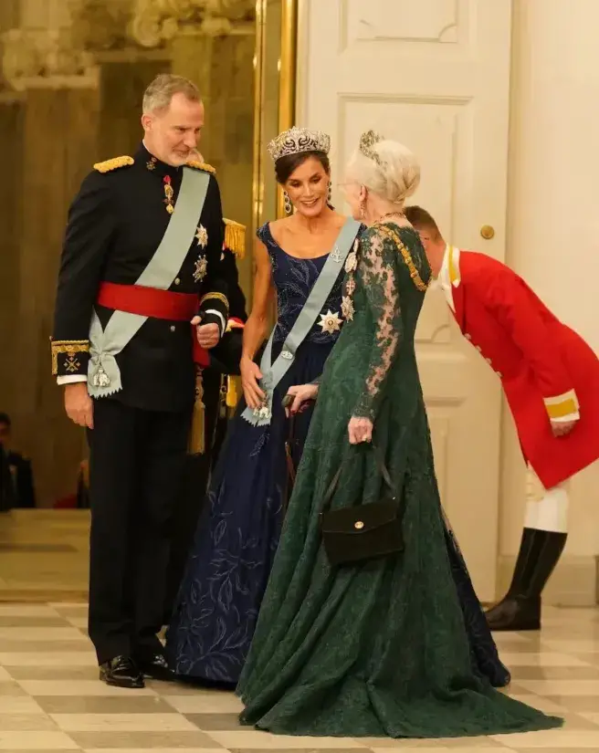 Испанский король Филипп и королева Летиция побывали на званом ужине у датской королевской семьи во дворце Кристианборг.-14