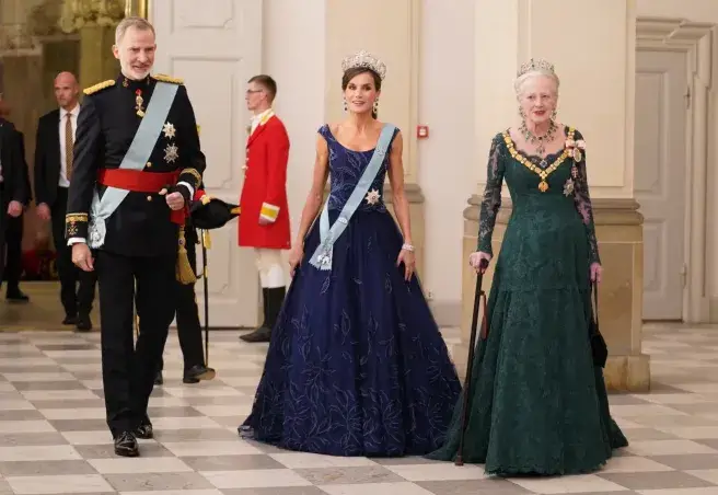 Испанский король Филипп и королева Летиция побывали на званом ужине у датской королевской семьи во дворце Кристианборг.-11