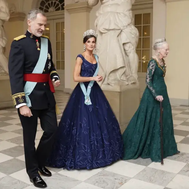 Испанский король Филипп и королева Летиция побывали на званом ужине у датской королевской семьи во дворце Кристианборг.-15