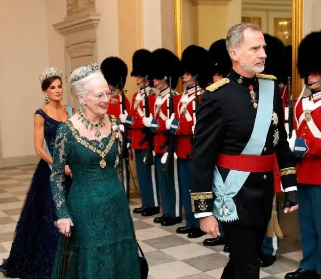 Испанский король Филипп и королева Летиция побывали на званом ужине у датской королевской семьи во дворце Кристианборг.-16
