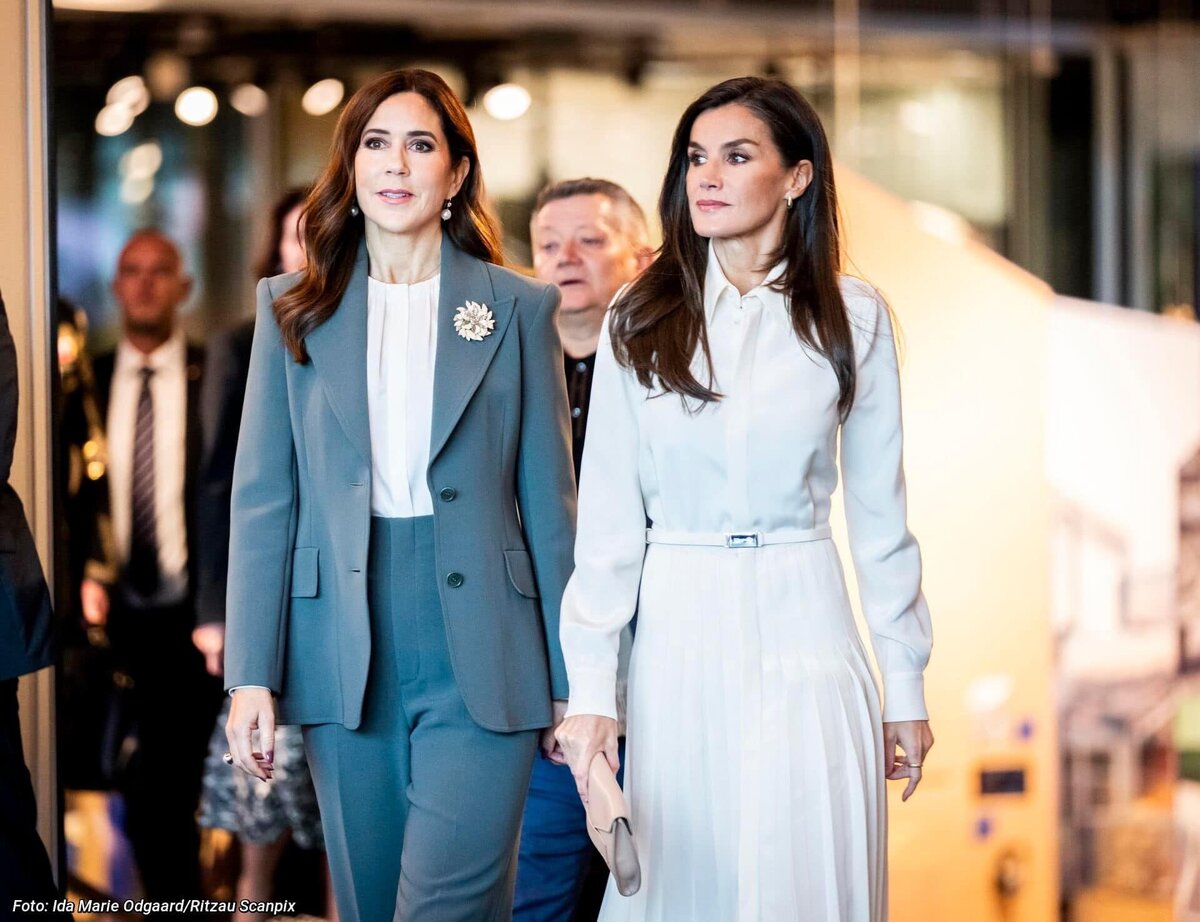 В последний день своего визита в Данию королевские особы  исполнили многовековую традицию, которой строго следует королева Маргарете II.-10