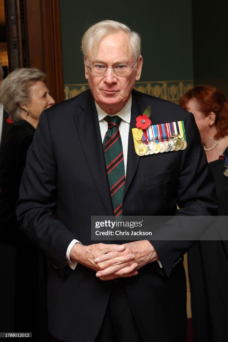 Вчера вечером,  11 ноября, состоялся фестиваль памяти в Альберт-холле. И уже по традиции на это мероприятие собирается вся королевская семья.-13 Вчера вечером,  11 ноября, состоялся фестиваль памяти в Альберт-холле. И уже по традиции на это мероприятие собирается вся королевская семья.-13