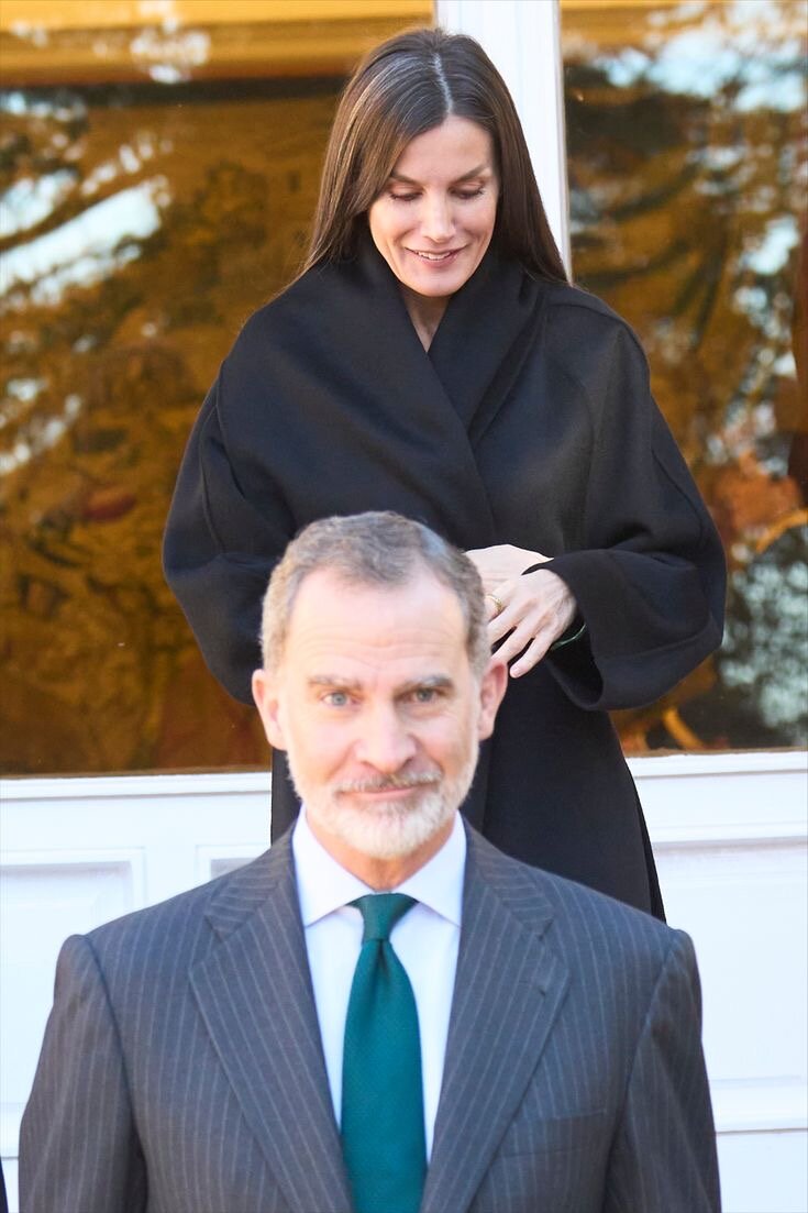 Совершенно неожиданное продолжение личных драм и раскрытия тайн теперь испанского дворца.   А казалось, эта история с откровениями мужа сестры в прошлом!-9  Совершенно неожиданное продолжение личных драм и раскрытия тайн теперь испанского дворца.   А казалось, эта история с откровениями мужа сестры в прошлом!-9