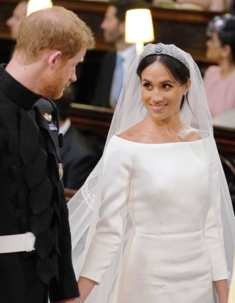 Новая книга королевского биографа и комментатора Ингрид Сьюард посвящена Елизавете Второй и ее сыну, нынешнему королю Чарльзу. Книгу автор назвала просто,  Моя мама и я.-3  Новая книга королевского биографа и комментатора Ингрид Сьюард посвящена Елизавете Второй и ее сыну, нынешнему королю Чарльзу. Книгу автор назвала просто,  Моя мама и я.-3