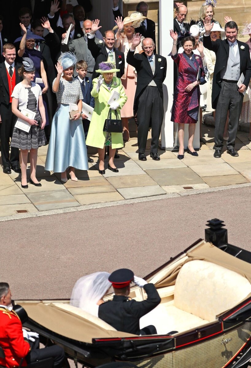 Новая книга королевского биографа и комментатора Ингрид Сьюард посвящена Елизавете Второй и ее сыну, нынешнему королю Чарльзу. Книгу автор назвала просто,  Моя мама и я.-6  Новая книга королевского биографа и комментатора Ингрид Сьюард посвящена Елизавете Второй и ее сыну, нынешнему королю Чарльзу. Книгу автор назвала просто,  Моя мама и я.-6