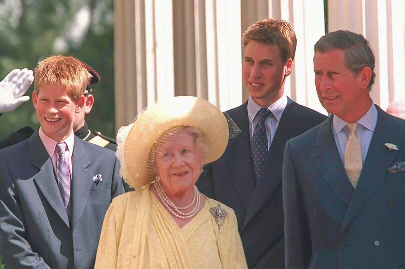 Долгое время тот факт, что королева-мать Елизавета, прабабушка принцев Гарри и Уильяма, оставила им значительное наследство, подвергался сомнению.-2