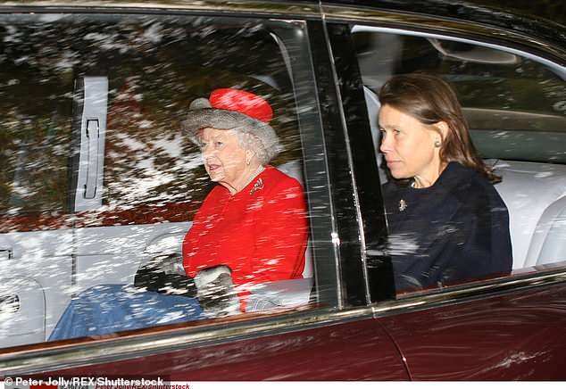Леди Сара Армстронг-Джонс родилась в Кенсингтонском дворце 1 мая 1964 года. В тот момент она была седьмой в линии наследования.-5
