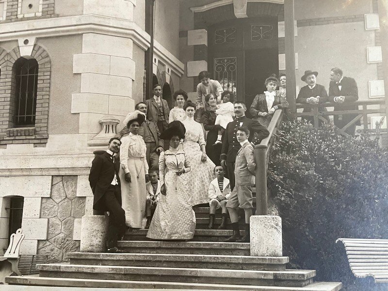 Королева Ранавалуна III в отпуске во Франции, 1903 год.