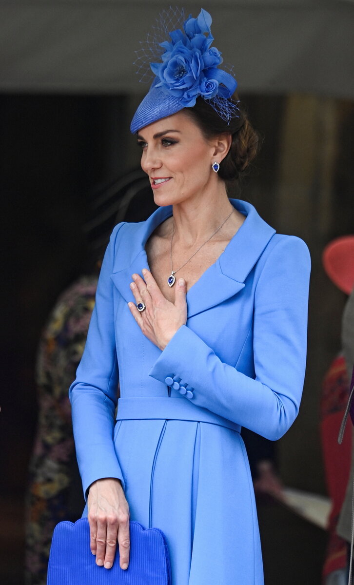 Голубой оттенок герцогине очень к лицу