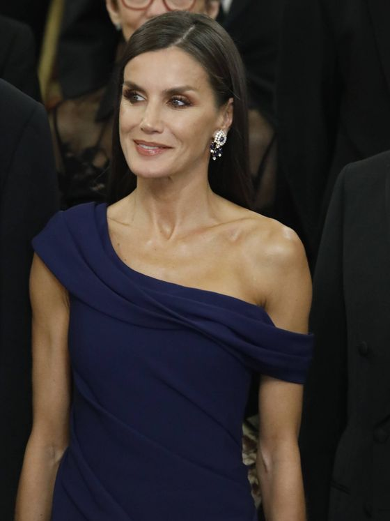 Королева Испании Летиция произвела фурор в вечернем платье