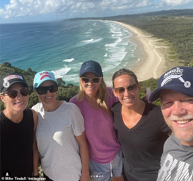 Когда быть запасной - это счастье: Зара и Майк Тиндаллы наслаждаются отдыхом в Австралии