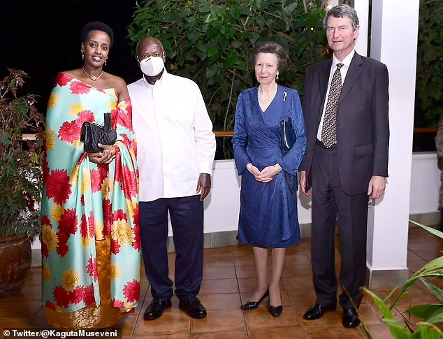 Принцесса Анна посетила Уганду, планы изменились из-за трагедии