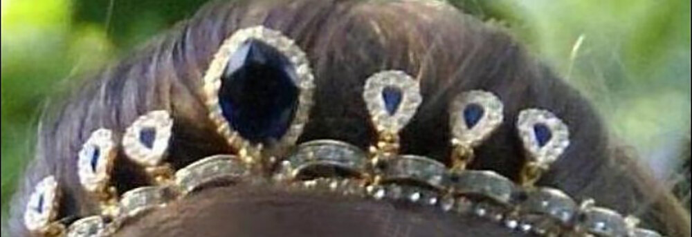 Сапфировое ожерелье, которое леди Николас одевала как тиару