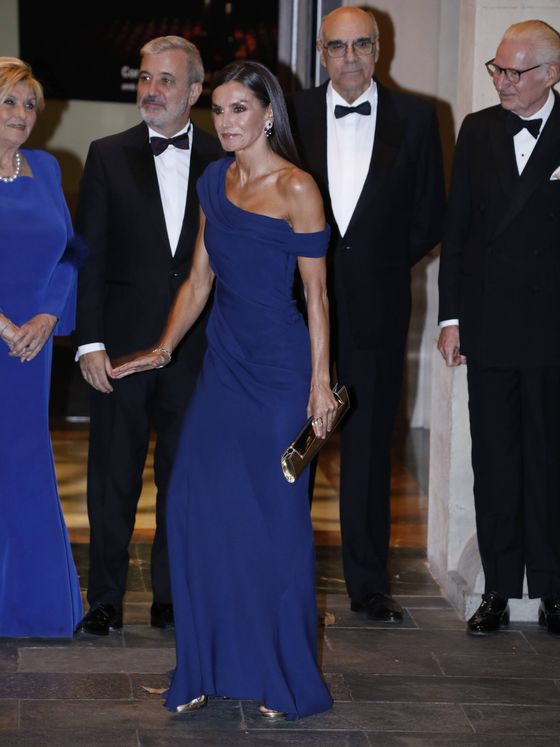 Королева Испании Летиция произвела фурор в вечернем платье