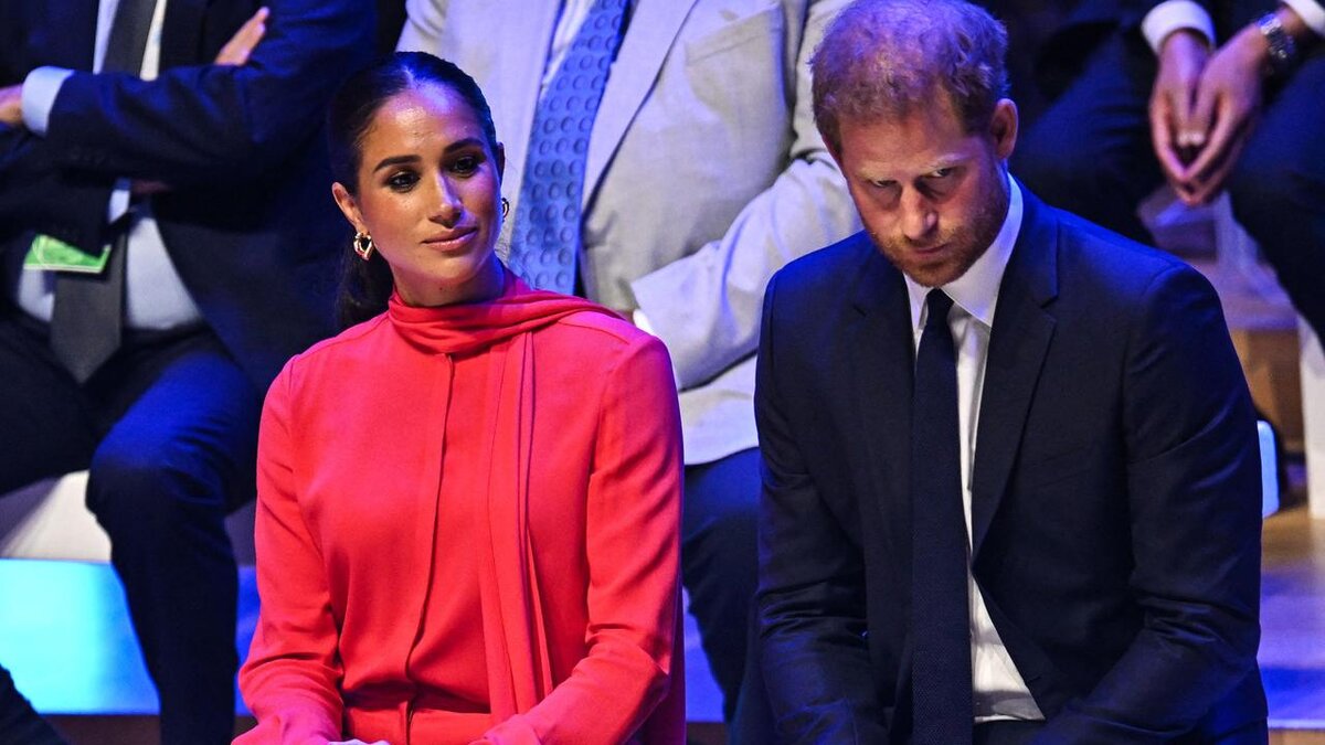 Постоянные публичные нападки Меган и Гарри на королевскую семью мало чем помогли их делу. Фото: Оли Скарфф/AFP 