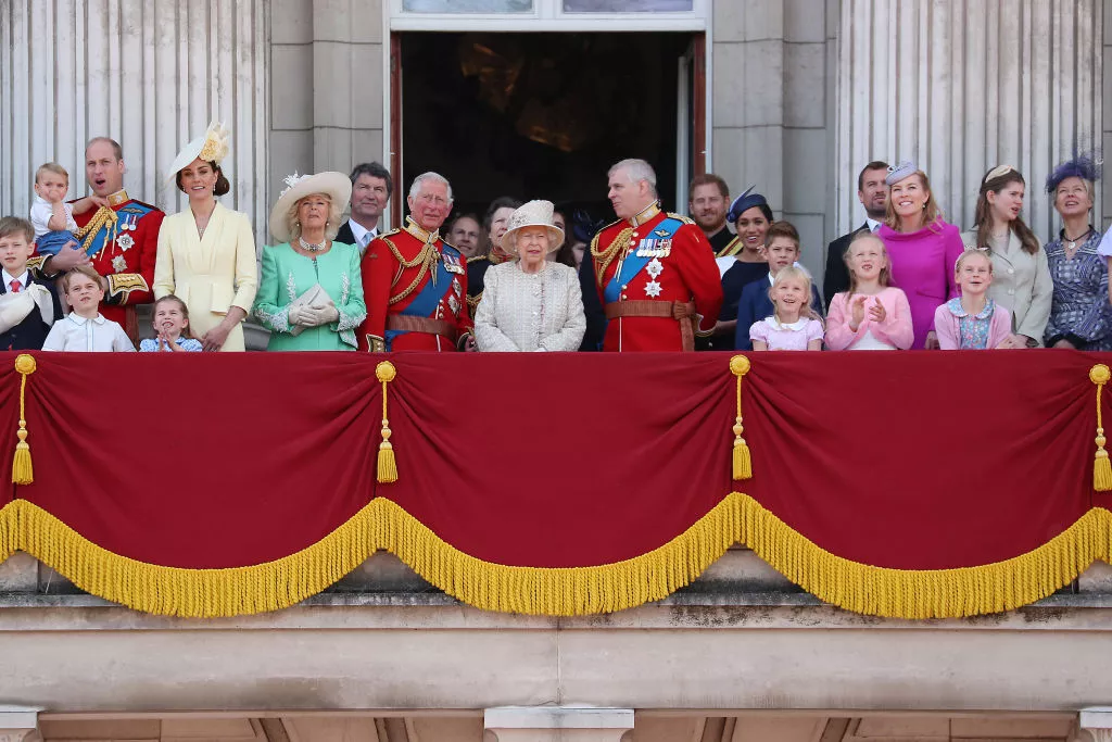 Принц Гарри и Меган Маркл поставили условия для коронации: Фрогмор, балкон и день рождения Арчи