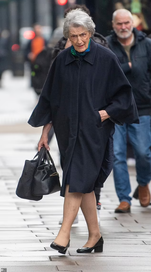 Леди Сьюзан Хасси вернулась к работе с королевской семьей Леди Сьюзан Хасси вернулась к работе с королевской семьей