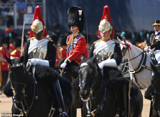 Под руководством принца Уэльского прошла репетиция парада в честь официального дня рождения монарха