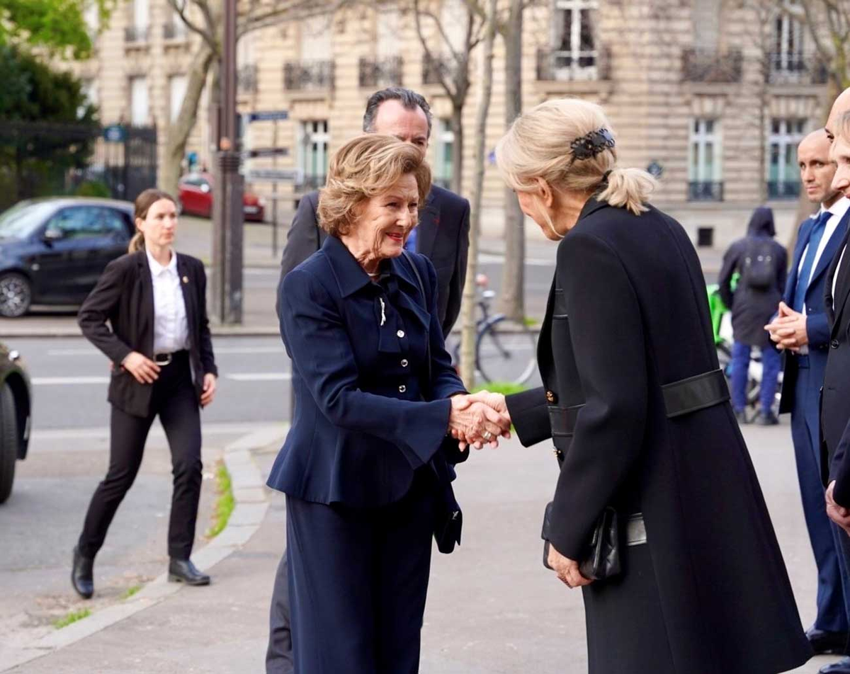 Королева Соня из Норвегии посетила Францию и встретилась с Брижит Макрон