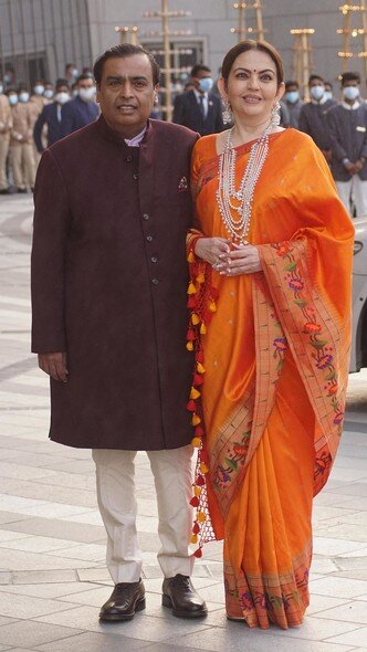 Километры жемчуга, килограммы изумрудов: драгоценности самой богатой женщины Индии