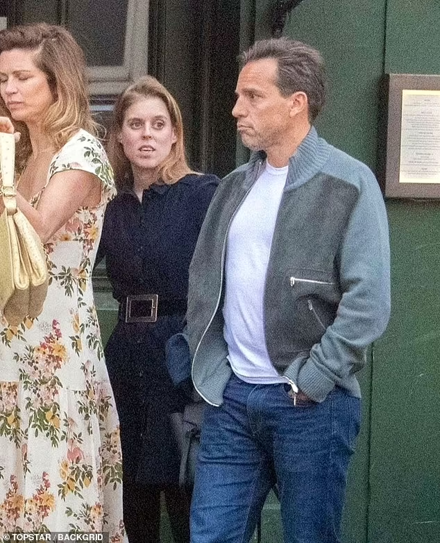 Принцессы Евгения и Беатрис встертились с друзьями, но вместе их не видели Принцессы Евгения и Беатрис встертились с друзьями, но вместе их не видели