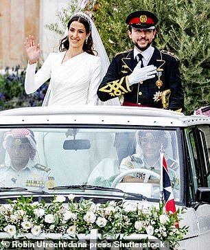 Некоторые подробности свадебного банкета в Иордании: тиары, огромный торт и Кэрол и Пиппа Миддлтоны в качестве гостей