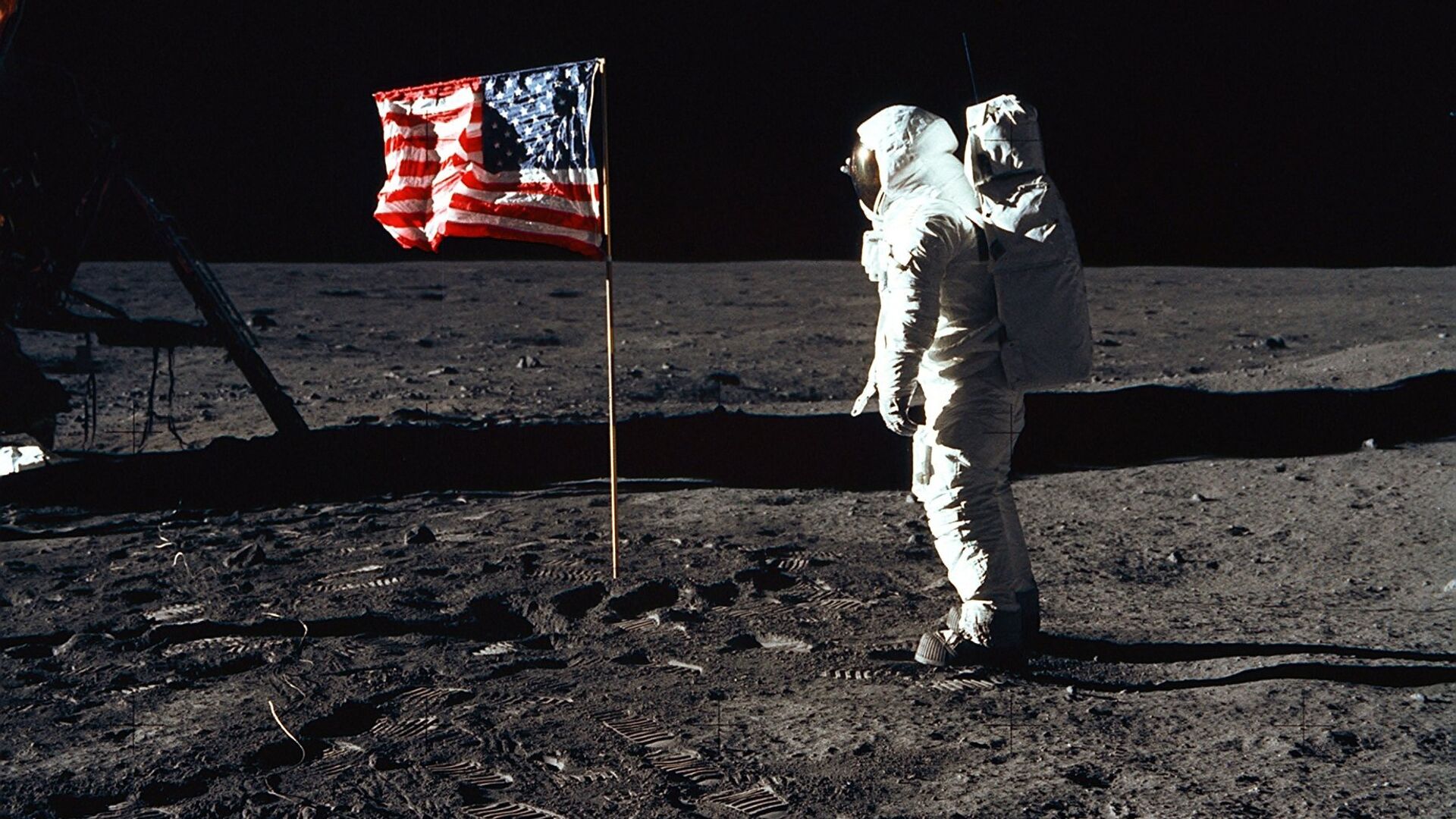 Астронавт Эдвин Олдрин во время миссии Аполлон-11 на Луне  - РИА Новости, 1920, 24.11.2023